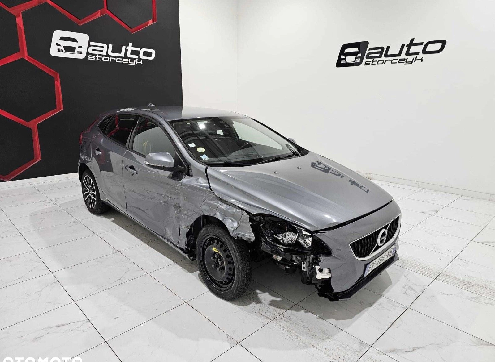 Volvo V40 cena 35700 przebieg: 143829, rok produkcji 2018 z Dobrodzień małe 154